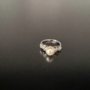 Elegant Silver Pearl Ring